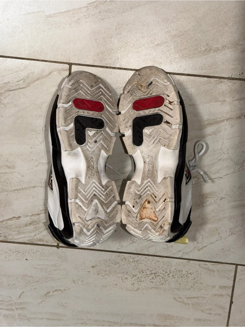 VINTAGE VERY OLD FILA White and Black Chunky Sneakers